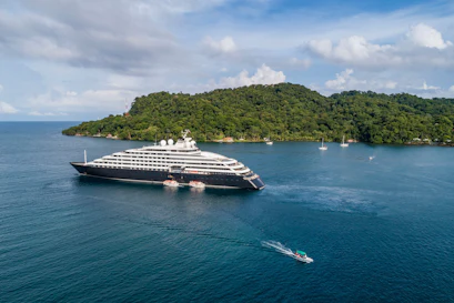 scenic eclipse ship sailing in honduras