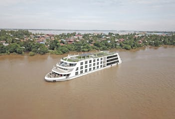 emerald harmony ship in the mekong river
