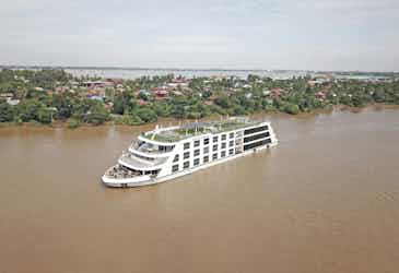 emerald harmony ship in the mekong river