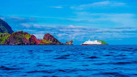 hx ship in galapagos islands