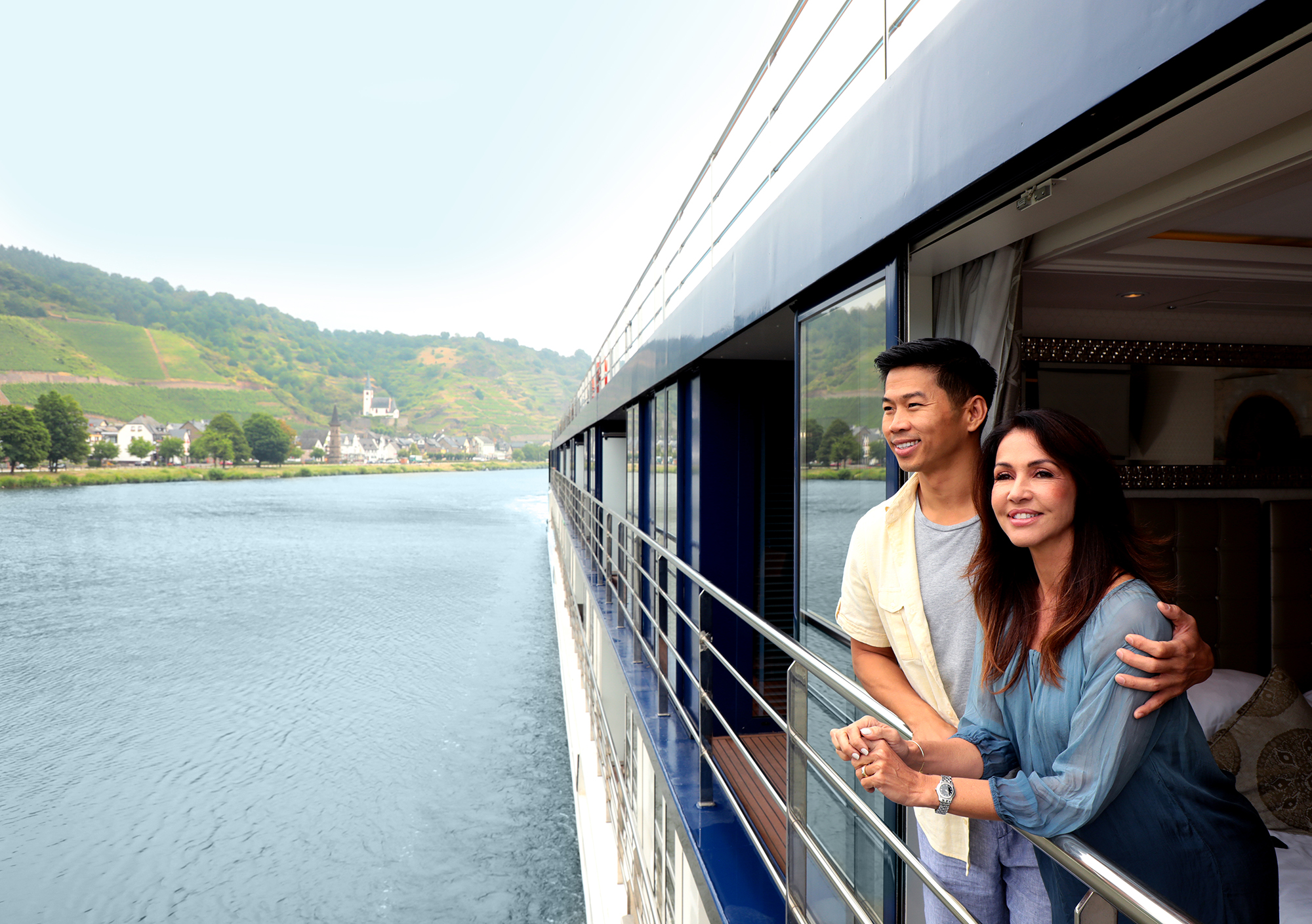 couple on balcony of amawaterways river ship