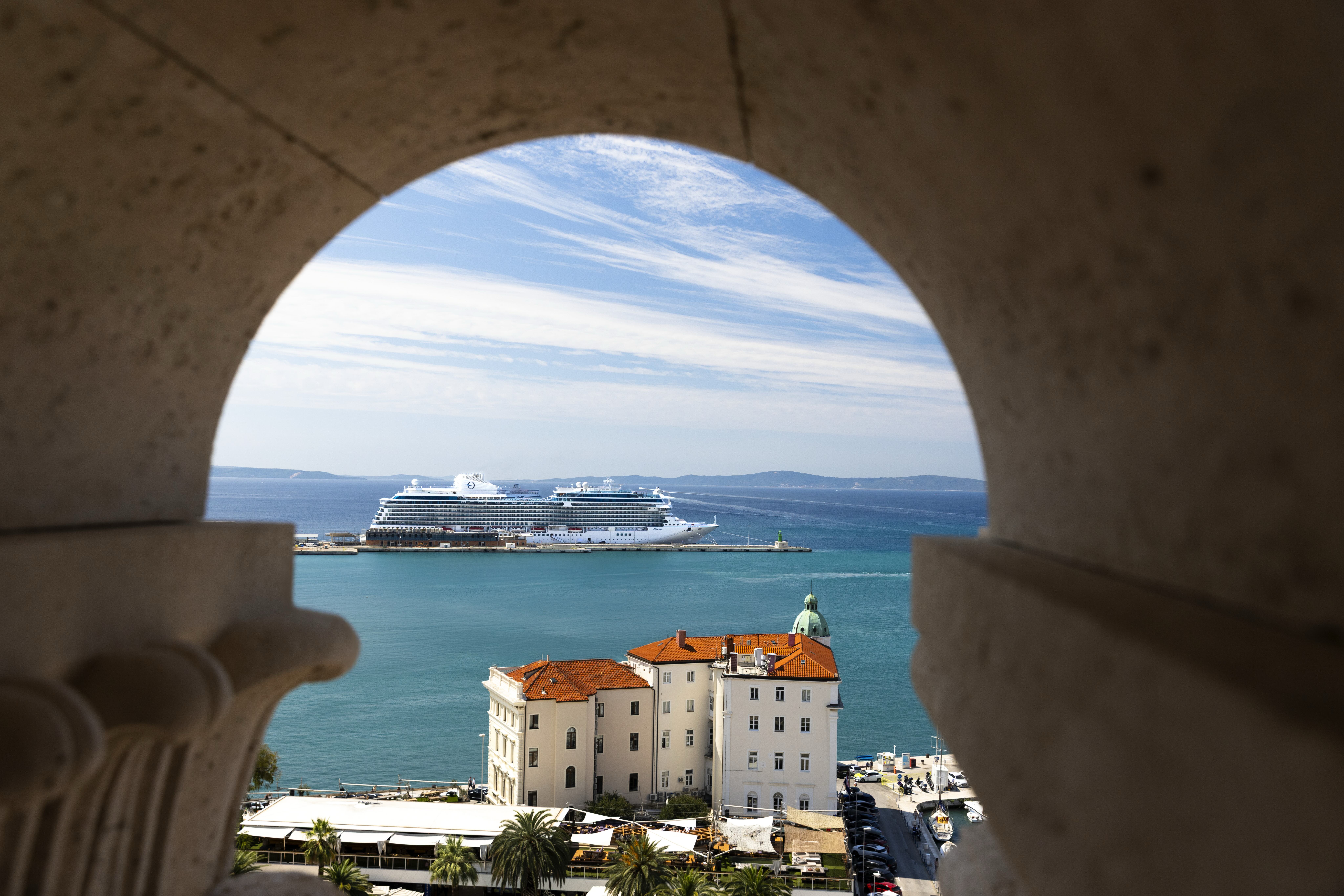 oceania allura in port - split