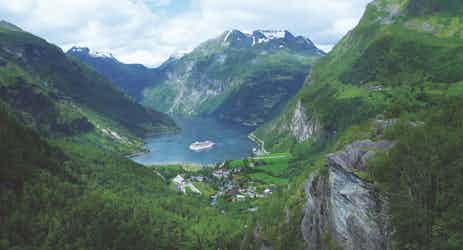oceania ship in geirangerfjord