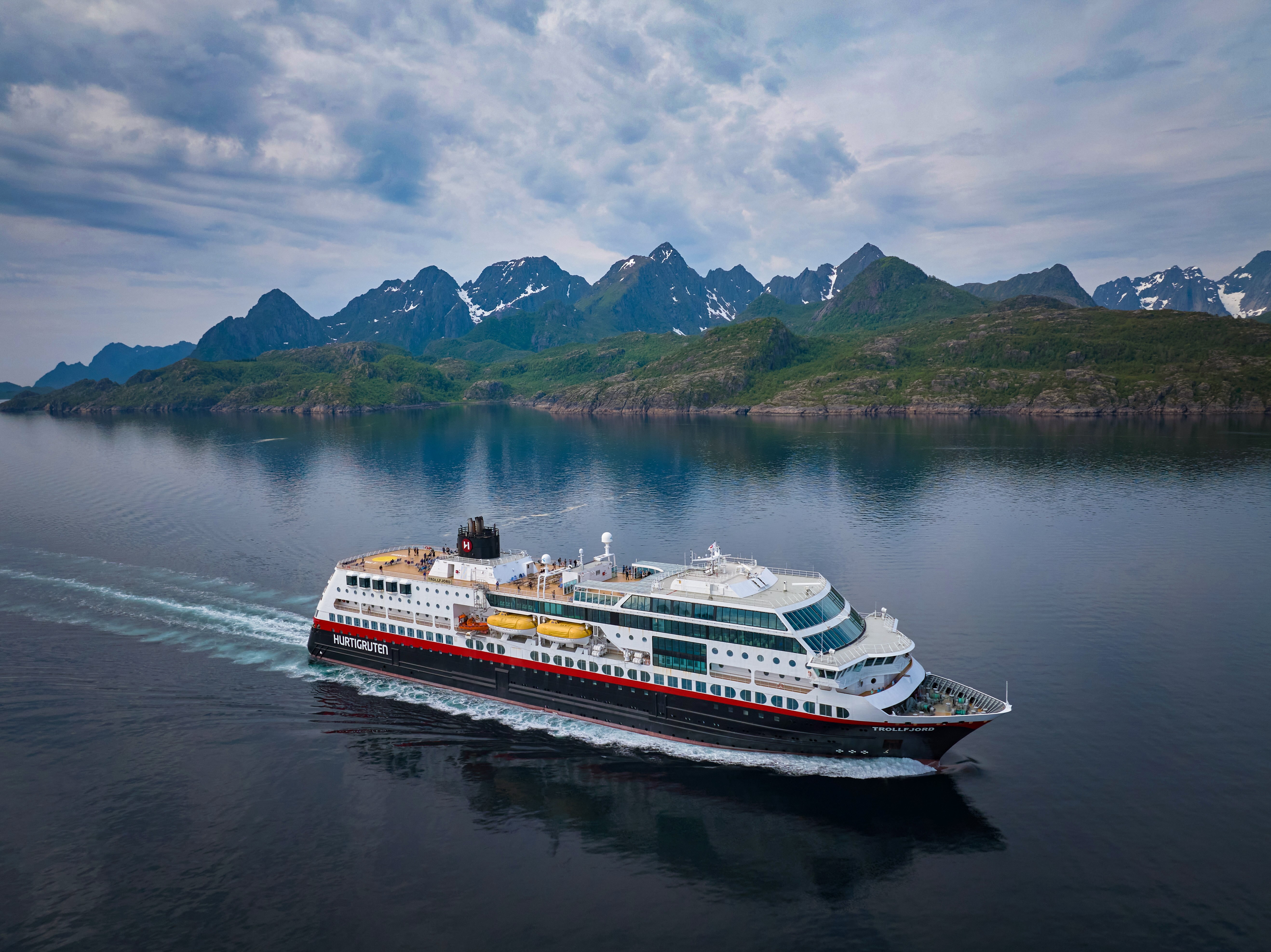 hurtigruten - ms trollfjord - norway