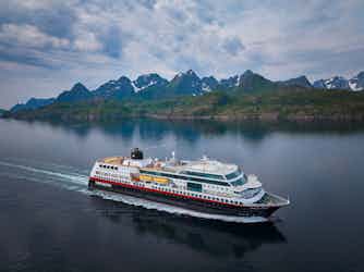 hurtigruten - ms trollfjord - norway